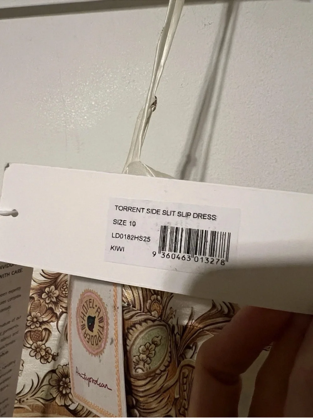 N/A elegant slip